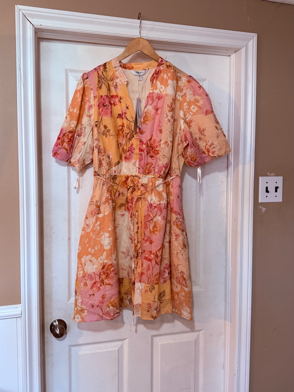 Ever New Patchwork Floral Puff Sleeve Dress in Peach and Pink - Picture 4 of 13
